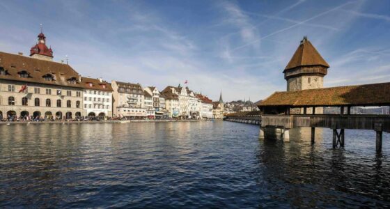 uwe-conrad-Lovely Lucerne medieval bridge in town center-unsplash