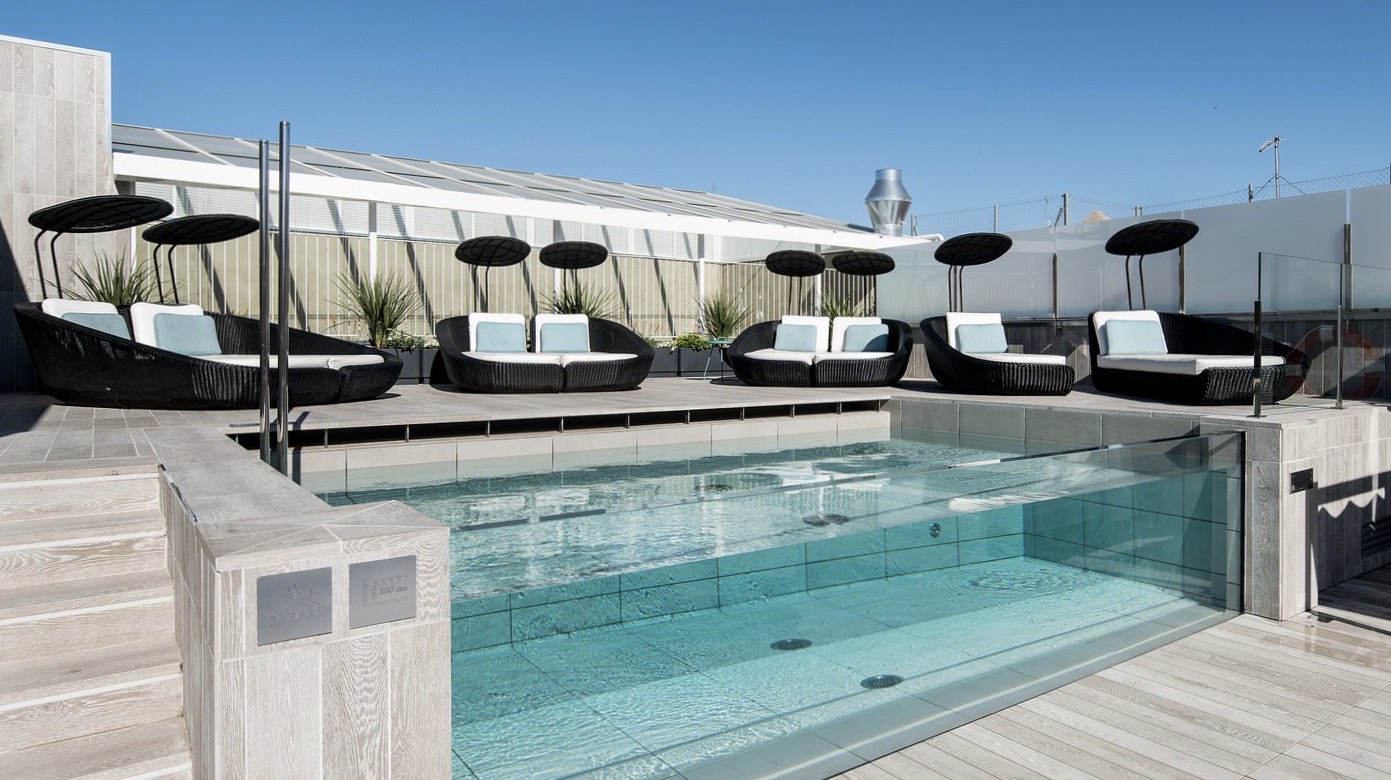 Catalonia Magdalenes design hotels in Barcelona swimming pool and deck chairs
