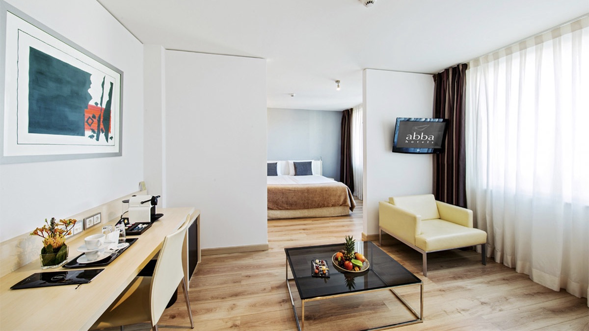 Luxury design hotels in Berlin include the abba berlin hotel habitacion junior suite. jpg
