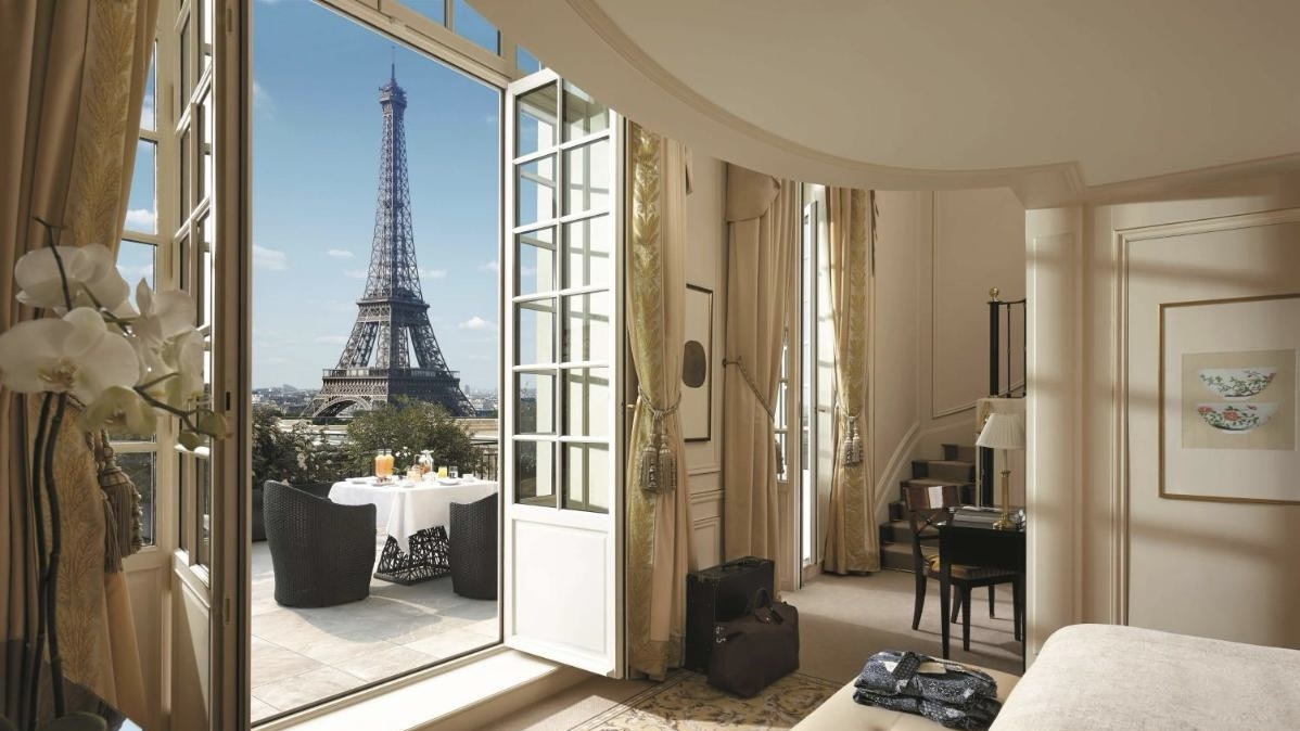 Shangri-La Paris with room with a view of Eifel Tower
