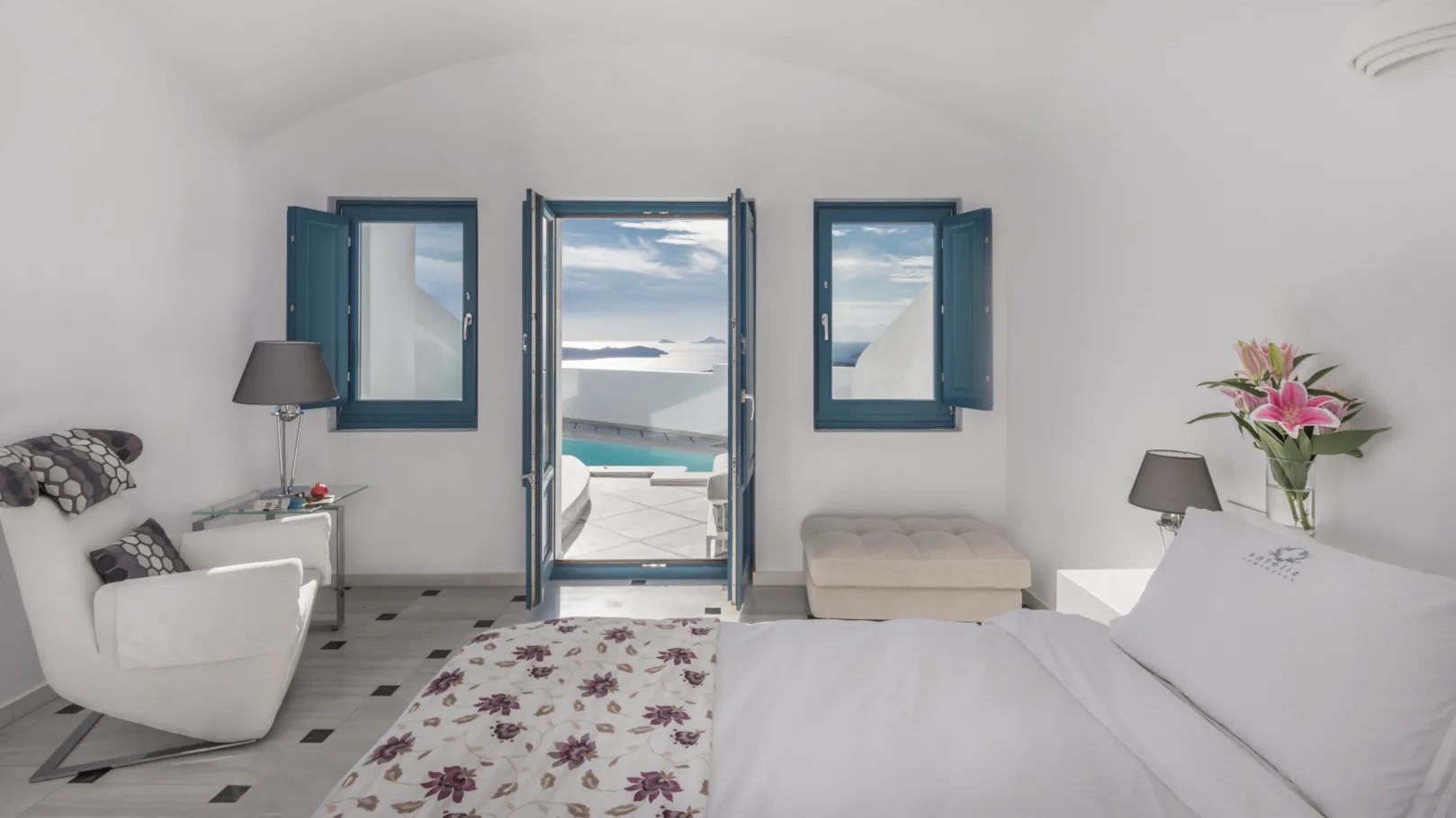 Anteliz Suites cave sute with views at one of the best boutique hotels in Santorini