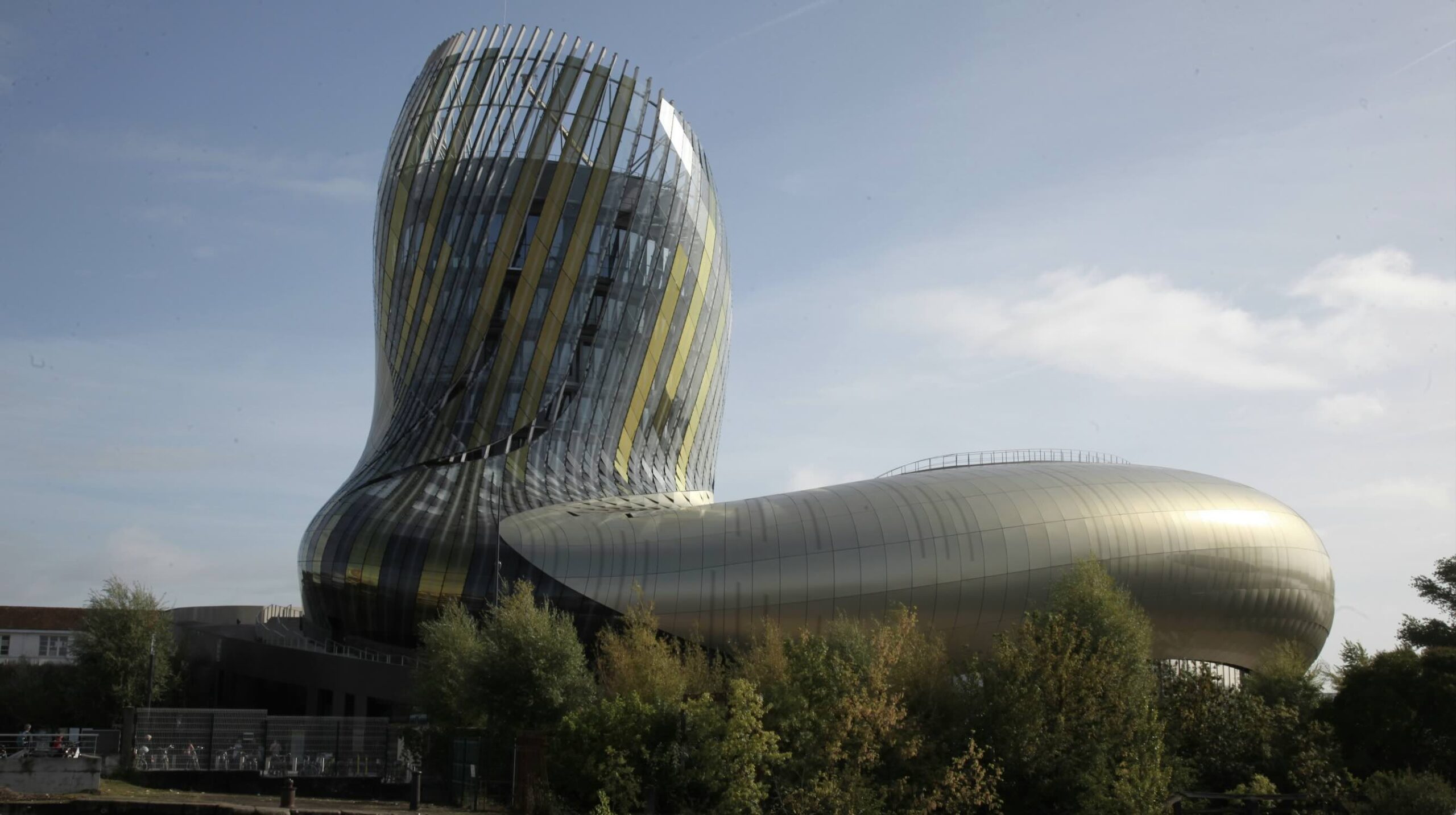 aureli-serrat-cite du vin visit with the Bordeaux City Pass - -unsplash