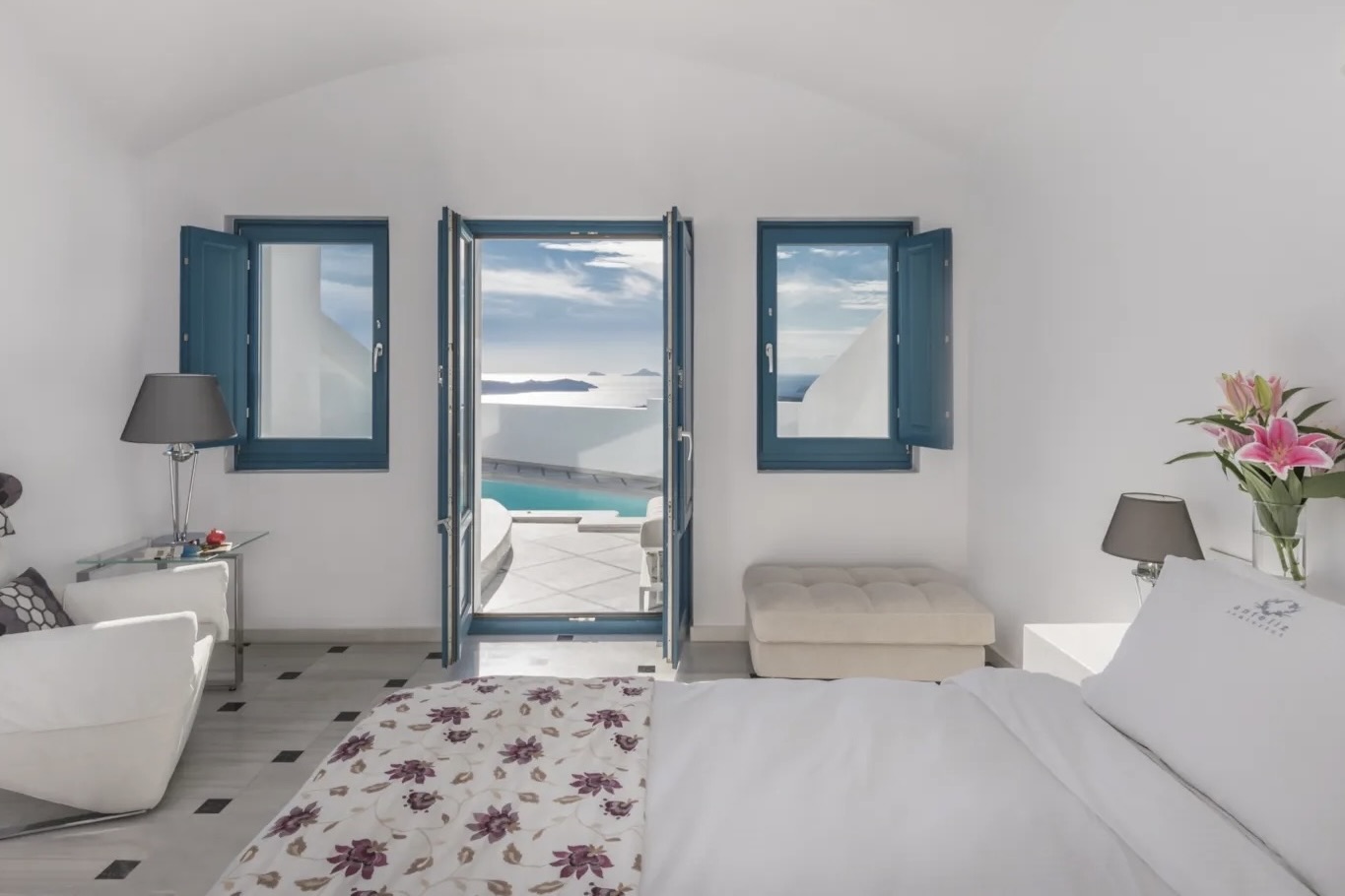 Anteliz Suites cave sute with views at one of the best boutique hotels in Santorini