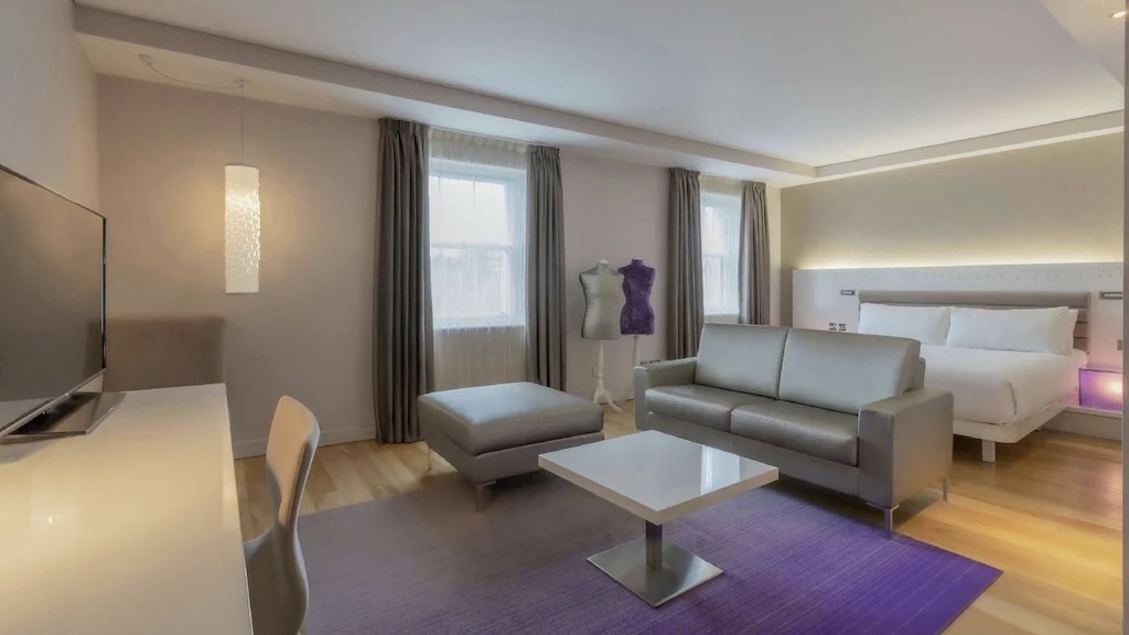 The Morrison, Curio Collection by Hilton modern design room