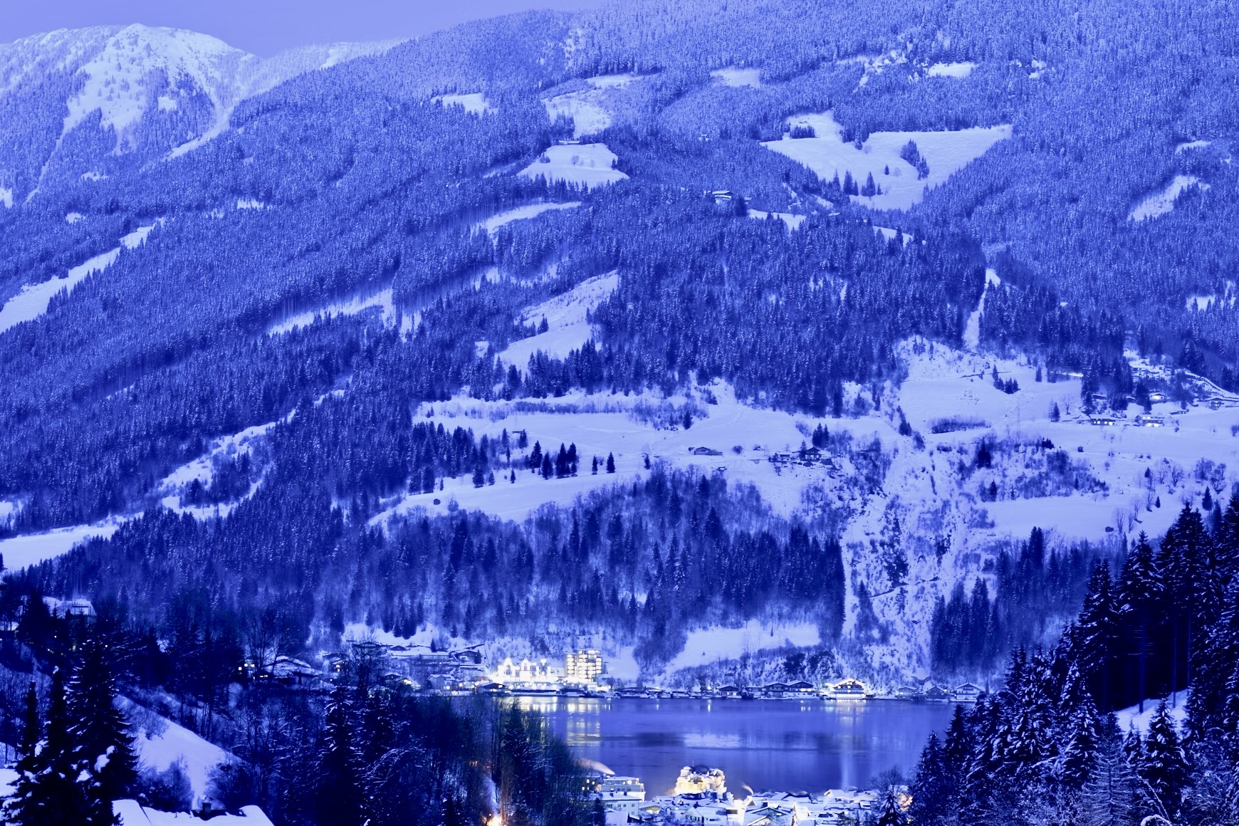 Zell am See, Austria at dusk Photo Ed Pirnak : Unsplash